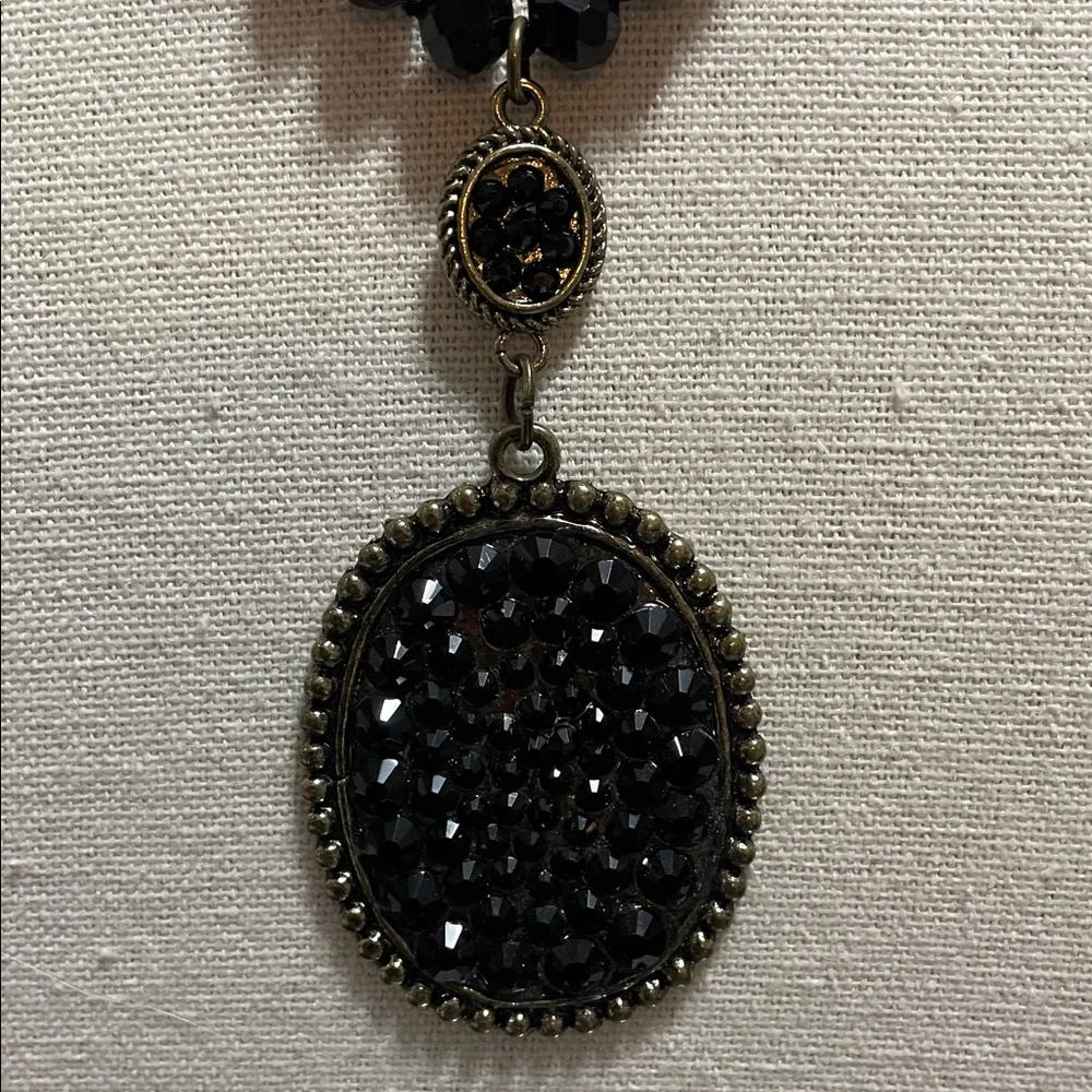Elegant Vintage Black Beaded Pendant Necklace